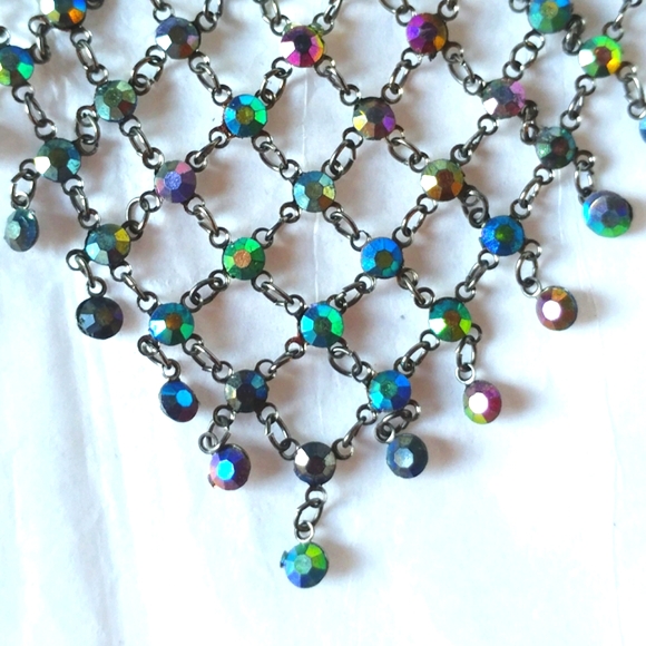 🦋 IRRIDESCENT MULTI-COLOR RHINESTONE BIB NECKLACE - Picture 2 of 9